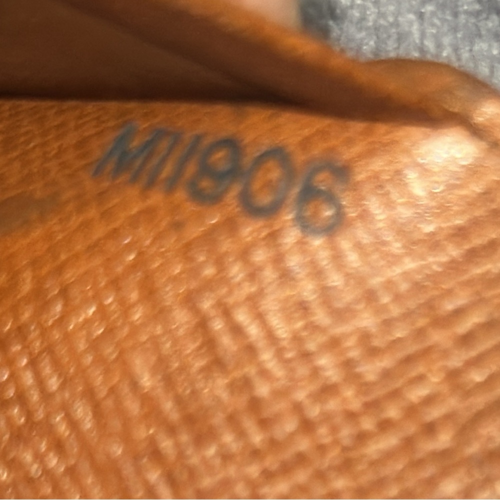 Louis Vuitton Monogram Medium Wallet - Picture 11 of 12